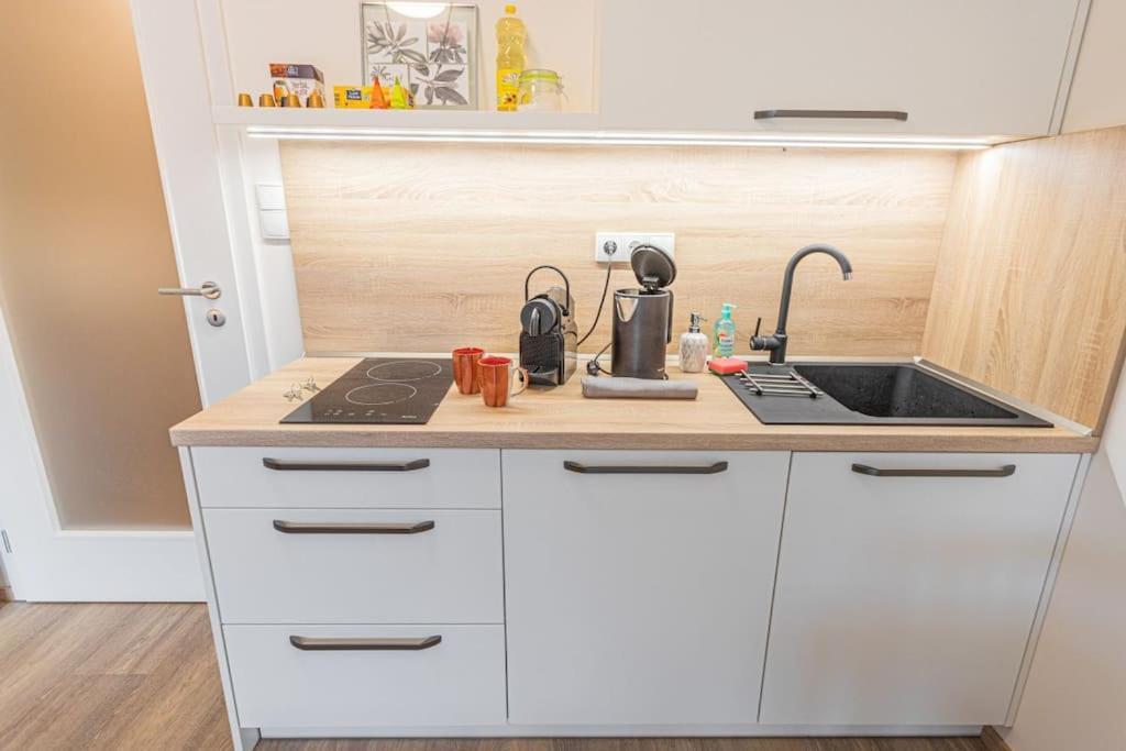 On-site Free Parking, 12 To Min Centre, Supermarket Praga
