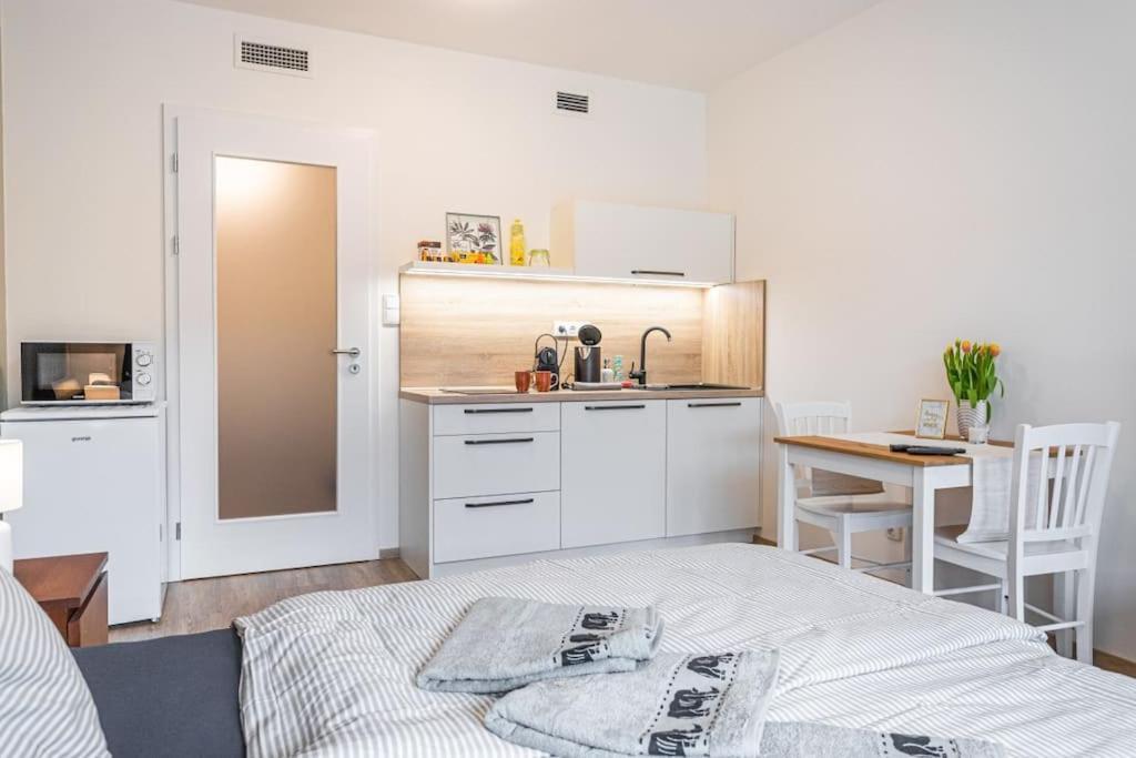 Apartamento On-site Free Parking, 12 To Min Centre, Supermarket *