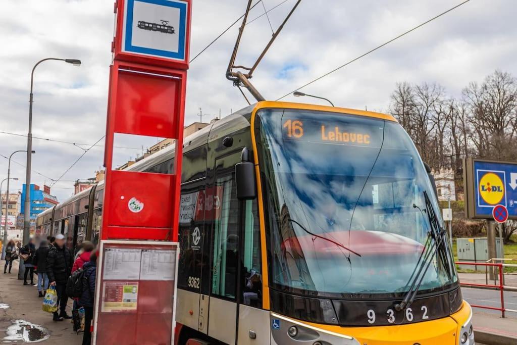 On-site Free Parking, 12 To Min Centre, Supermarket Apartamento Praga