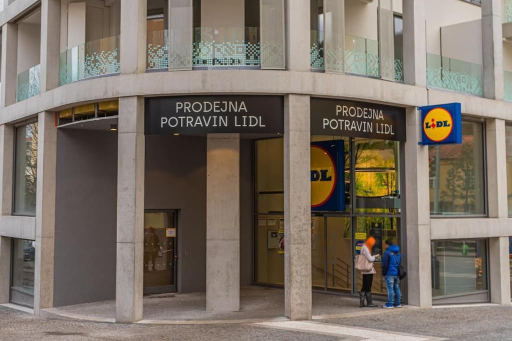 On-site Free Parking, 12 To Min Centre, Supermarket * Praga